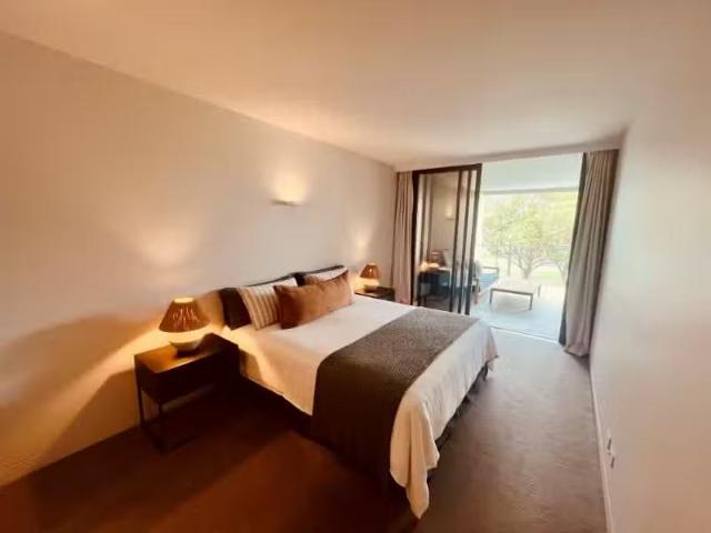Just in! 2 BR 204/63 Masons Parade, Point Frederick Apartment.