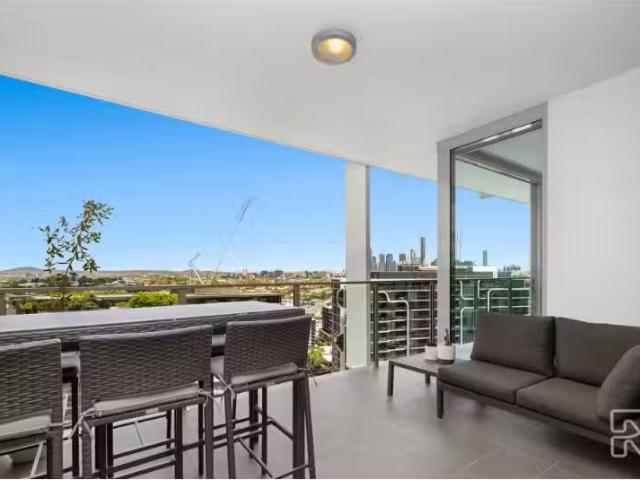 Deal! 2 BR 2108/30 Festival Place, NEWSTEAD Apartment for rent.