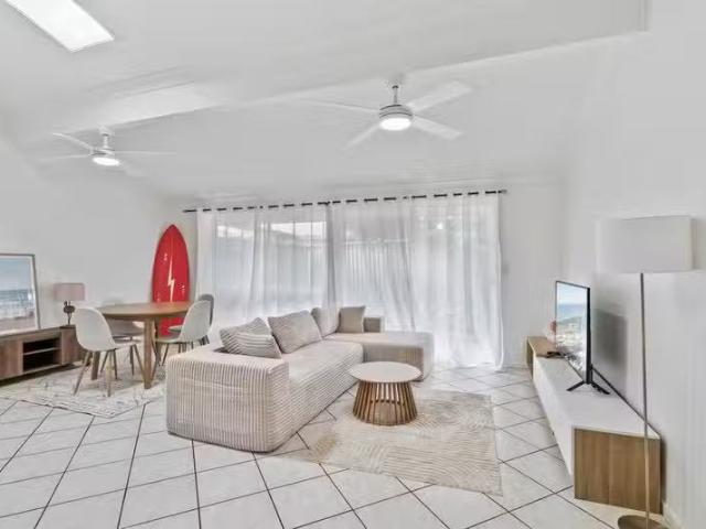 For Rent! 2 BR 21/4 Itong Place, Currumbin Waters Townhouse fo.