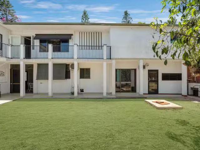 Deal! 2 BR 2/16 Benalla Road, Oak Valley, QLD 4811