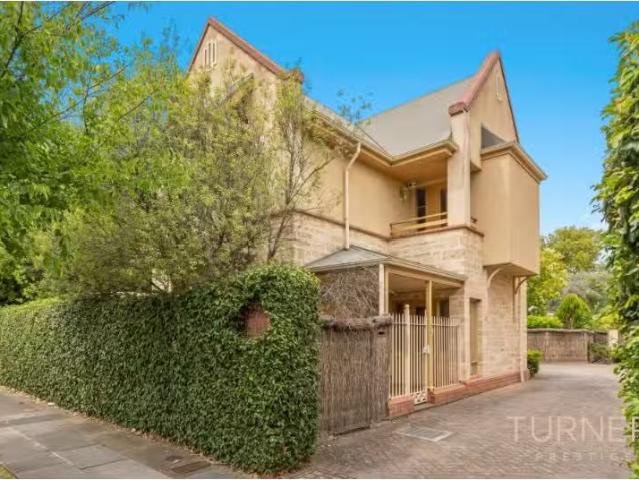 Cheap 2 BR 223 Ward Street, North Adelaide House for rent Lis.