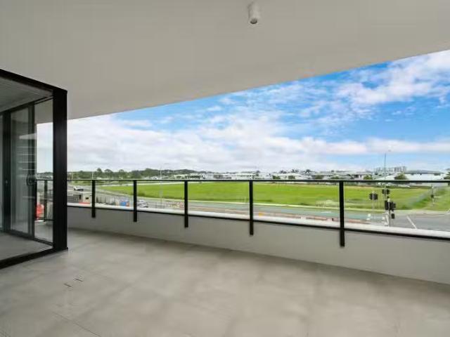 Nice 2 BR 2304/6 Sickle Avenue, Hope Island, QLD 4212 Apartm.