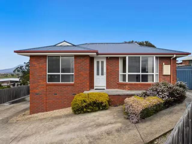 For Rent! 2 BR 2/34 Magnolia Court, BRIGHTON, TAS 7030 House.