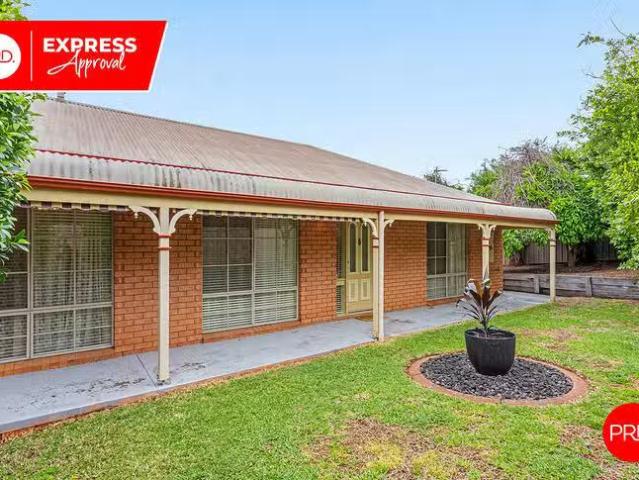 For Rent! 2 BR 2/7 Paperbark Court, Strathdale, VIC 3550