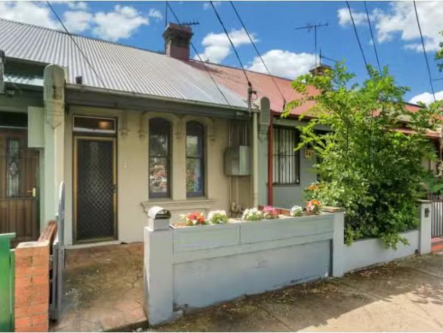 Cheap 2 BR 240 Edgeware Road, Newtown House for rent Listed b.