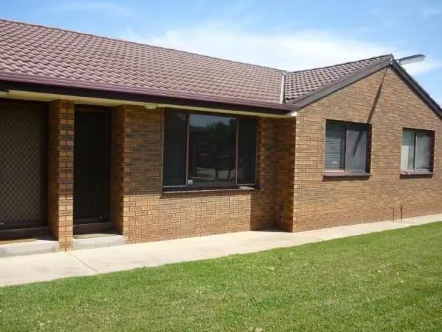Rental! 2 BR 2/414 Bevan Street, LAVINGTON Townhouse for rent.