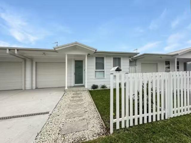 Charming 2 BR 2/44 President Wilson Walk, TANILBA BAY Townhous.