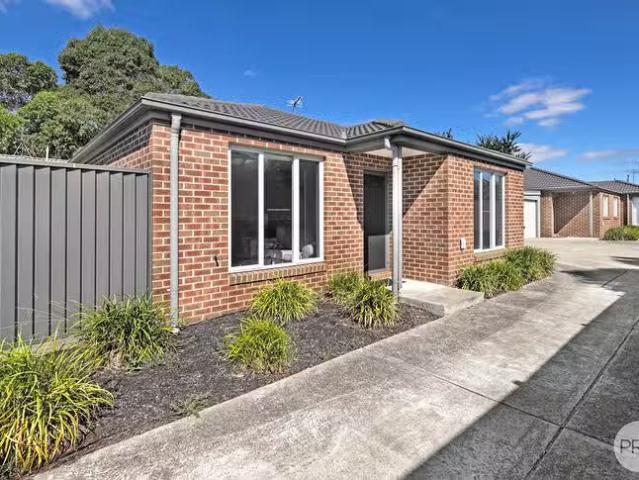 Rental! 2 BR 2/46 Bridge Street, Sebastopol, VIC 3356