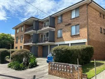 Cheap 2 BR 2/50 Station Street, Waratah Apartment for rent Li.