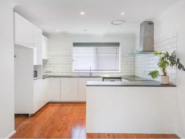 Charming 2 BR 2/68 Donald St, Fairy Meadow Apartment for rent.