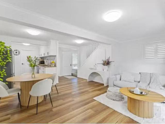 Charming 2 BR 29/18 Elwell St, Morningside House for rent Lis.