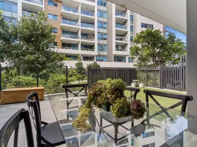 Rental! 2 BR 3008/397 Christine Avenue, Varsity Lakes, QLD 422.