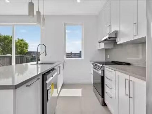 Nice 2 BR 302 1910 Rue Sullivan, Montréal Le Sud Ouest, QC.
