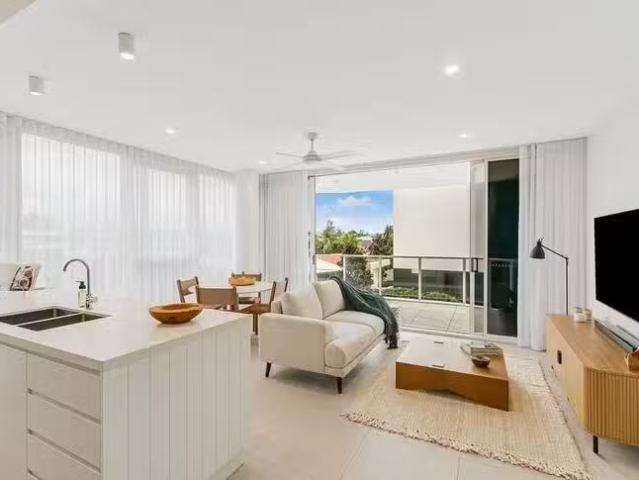 For Rent! 2 BR 306/7 11 Miles Street, Coolangatta, QLD 4225