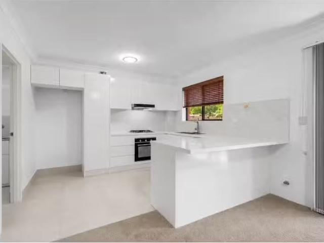 Deal! 2 BR 3/101 103 Stapleton Street, Pendle Hill Apartment f.