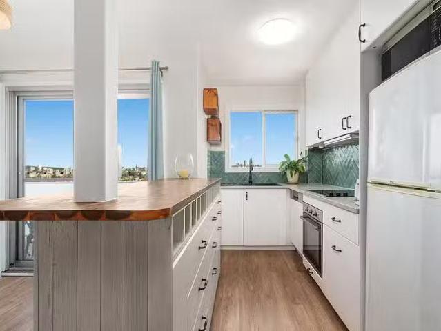 Rental! 2 BR 3/113 Queenscliff Road, Queenscliff, NSW 2096