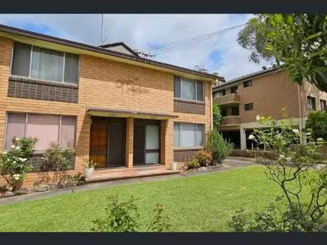 For Rent! 2 BR 3/15 Hemming Street, Penrith Apartment for rent.