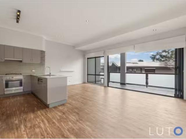 Deal! 2 BR 3/180 Monaro Cres, Red Hill Apartment for rent Lis.