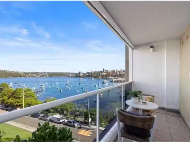 For Rent! 2 BR 32/13 East Esplanade, Manly Apartment for rent.
