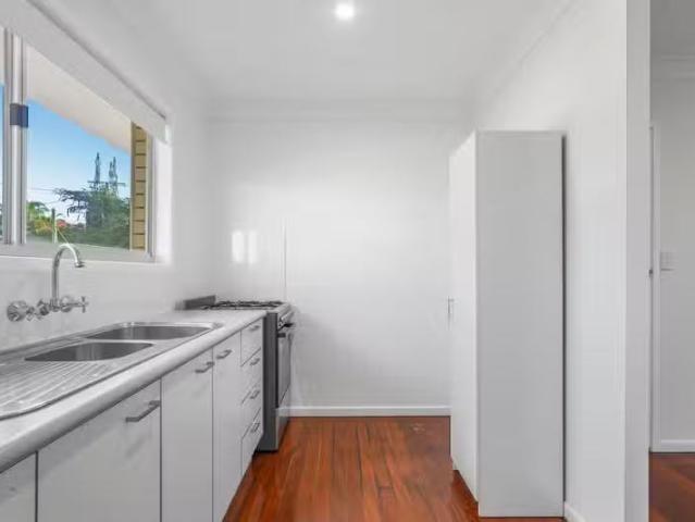 For Rent! 2 BR 3/28 Mc Lay Street, COORPAROO, QLD 4151 House.