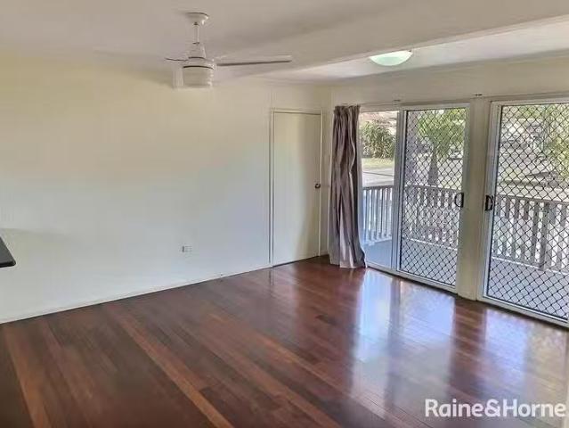 Cozy 2 BR 3/2 Walters Avenue, West Gladstone, QLD 4680