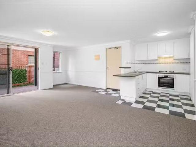 Rental! 2 BR 33/30 Bishops Row, EAST PERTH Apartment for rent.