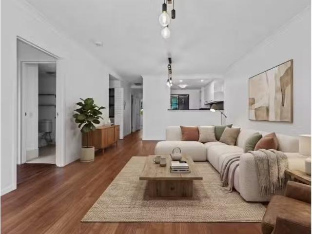 Just in! 2 BR 3/70 Norman Crescent, NORMAN PARK Apartment for.