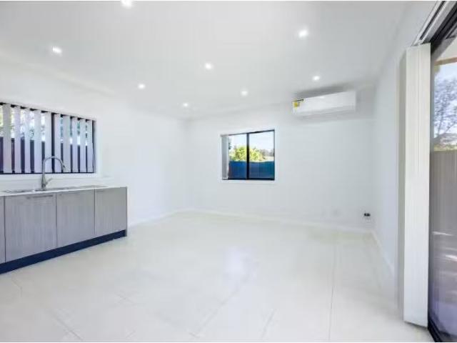Nice 2 BR 38a Wangaroa, Lethbridge Park House for rent Listed.
