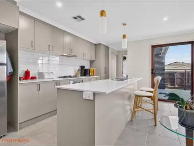 Cozy 2 BR 39 Ketterer Street, Moncrieff Townhouse for rent Li.