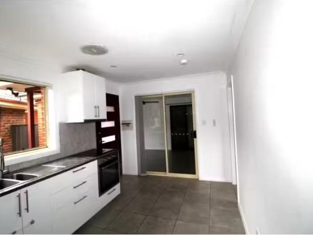Cheap 2 BR 3 Ibis Place, Hinchinbrook House for rent Listed b.
