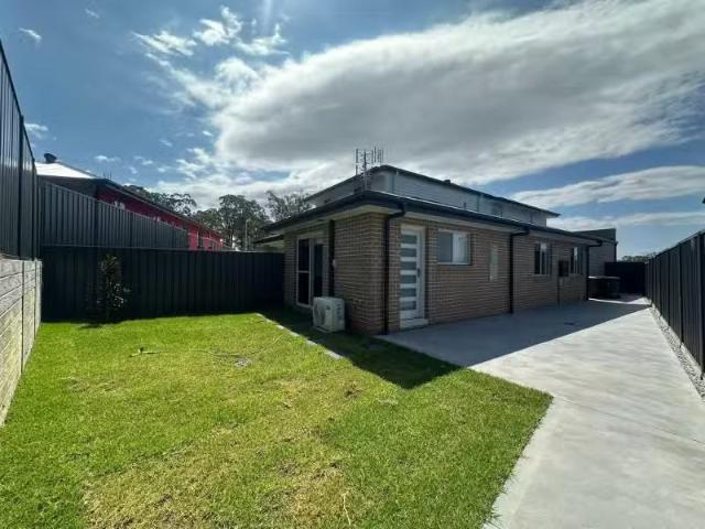 Charming 2 BR 3A Heliconia Road, Woongarrah Apartment for rent.