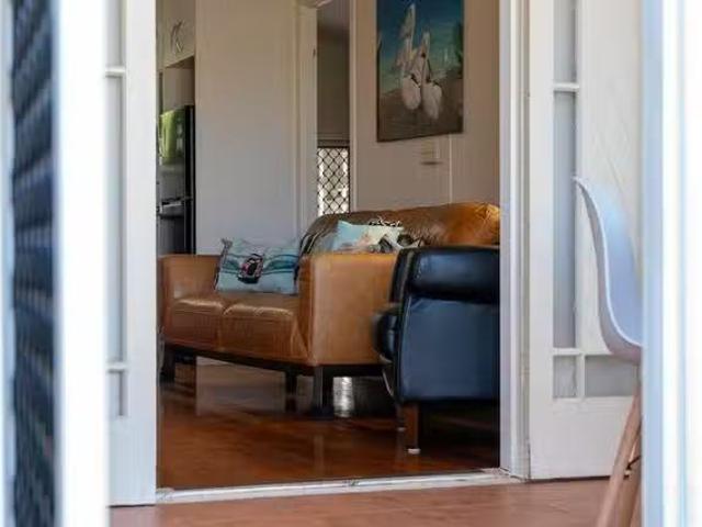 Just in! 2 BR Taylor Avenue
