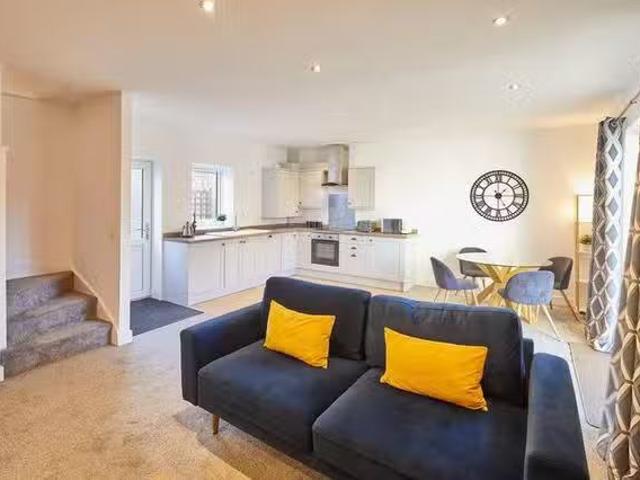 Cheap 2 BR Welton Court