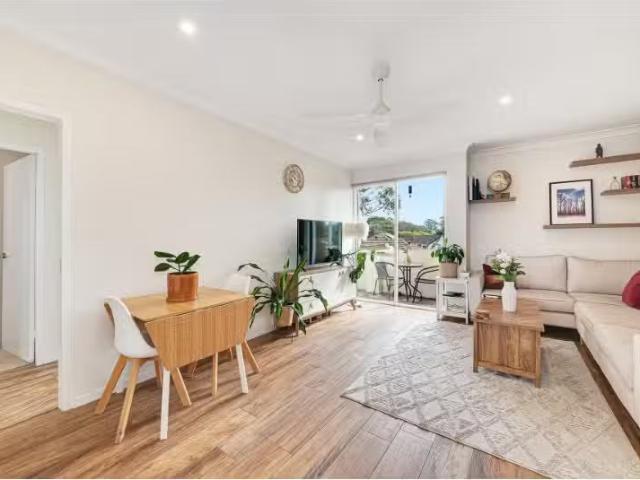 Charming 2 BR X11/38 Cope Street, Lane Cove Apartment for rent.