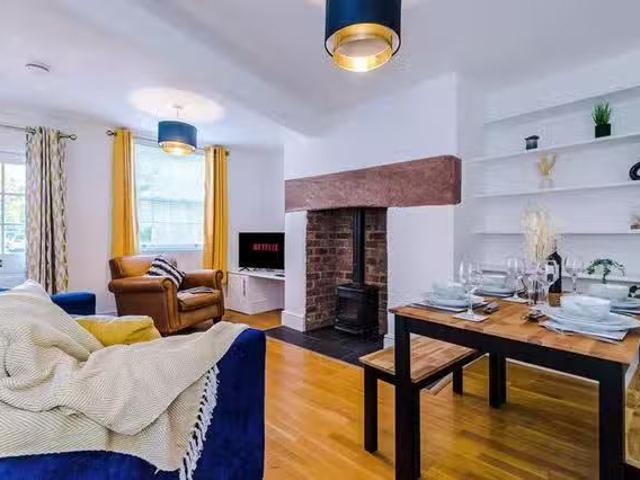 For Rent! 2 BR Handbridge