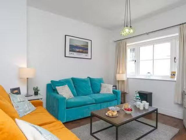 Unique 2 BR High Street