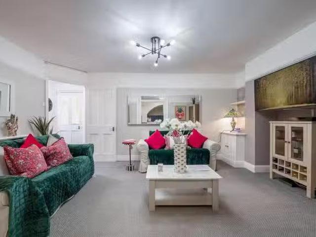 Deal! 2 BR Ifield Road