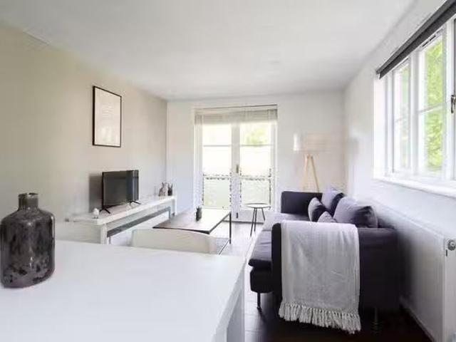 Nice 2 BR Lensbury Avenue