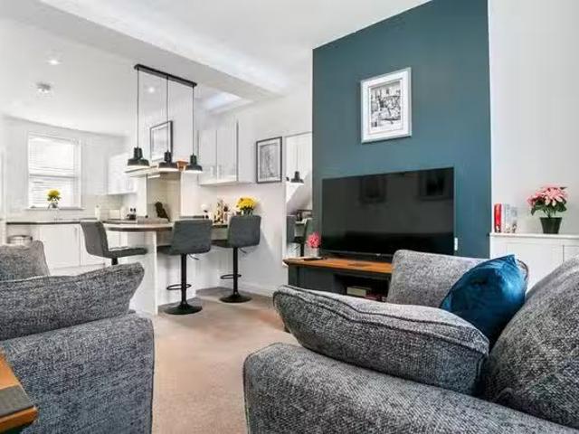 Deal! 2 BR South Parade