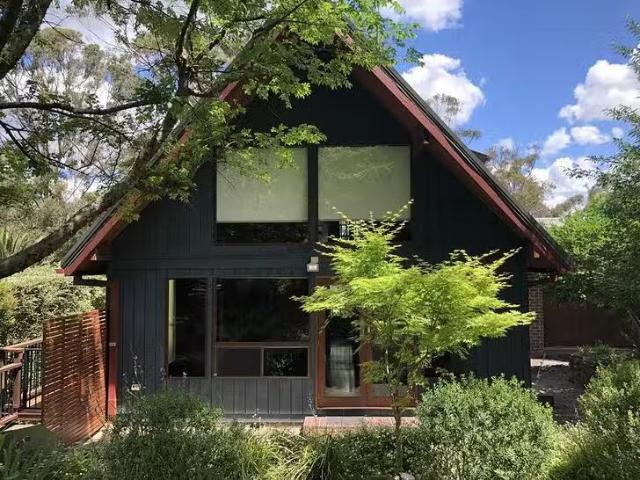Unique 2 Darch Place, Mittagong, NSW 2575