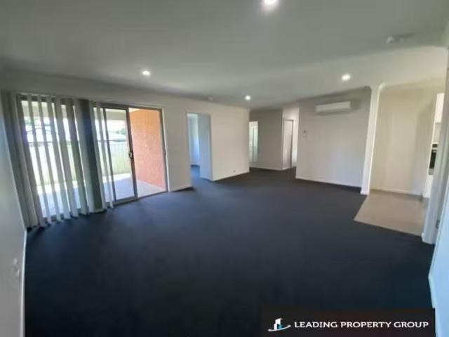 Just in! 2a Royce Crescent, LAVINGTON Townhouse for rent List.