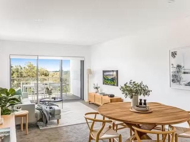 Deal! 306/1 Evelyn Court, Shellharbour City Centre, NSW 2529