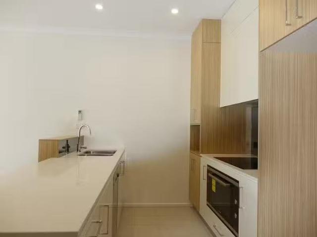 Unique 30 Bowman Street, MACQUARIE Townhouse for rent Listed.
