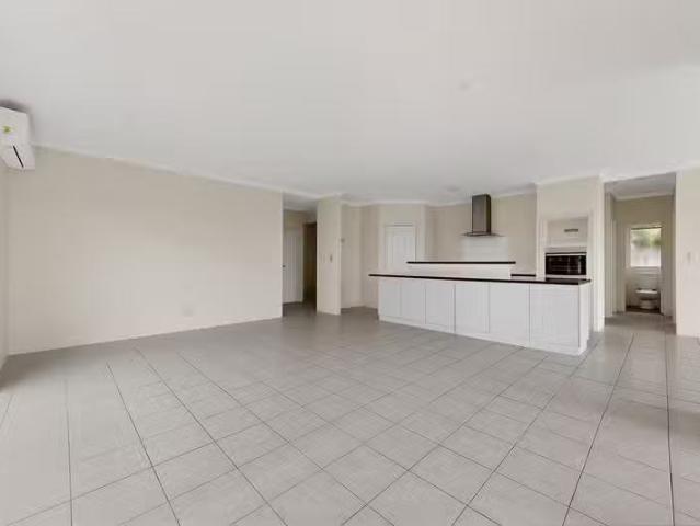 Cozy 30 Beachhaven Drive, YANCHEP, WA 6035 House for Rent