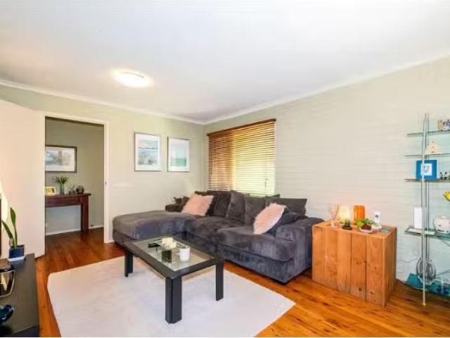 Deal! 30 Price Street, South Penrith House for rent Listed by.