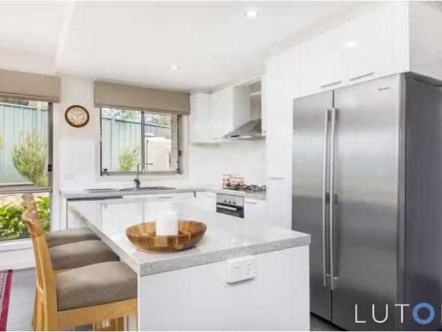 For Rent! 3/14 Jevons Place, Page House for rent Listed by Je.