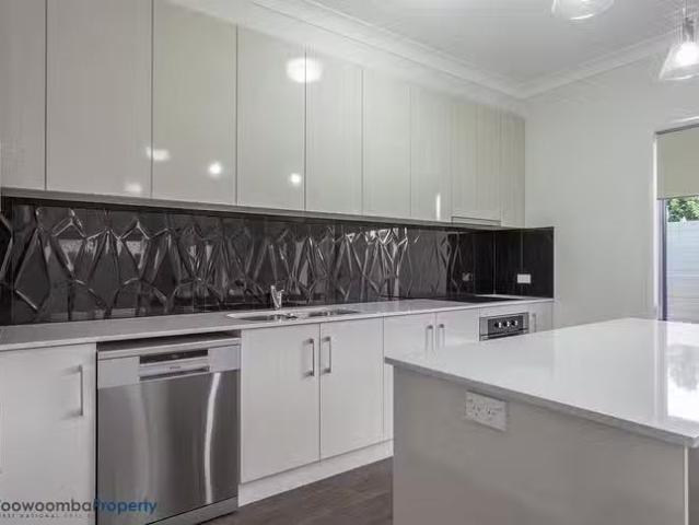 Charming 3/126 Long Street, Centenary Heights, QLD 4350