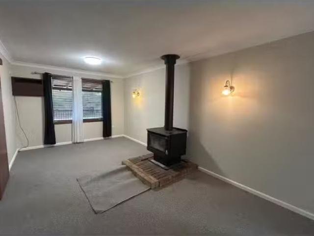 Rental! 312 Winchester Crescent, Cooks Gap House for rent Lis.