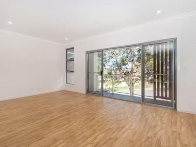 Deal! 3/12 14 Nepean Place, Albion Park, NSW 2527 Townhouse.