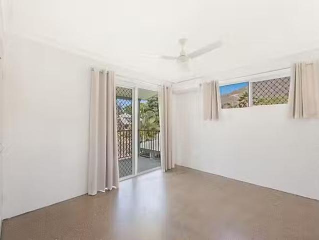 Unique 3/13 Lamington Road, West End, QLD 4810